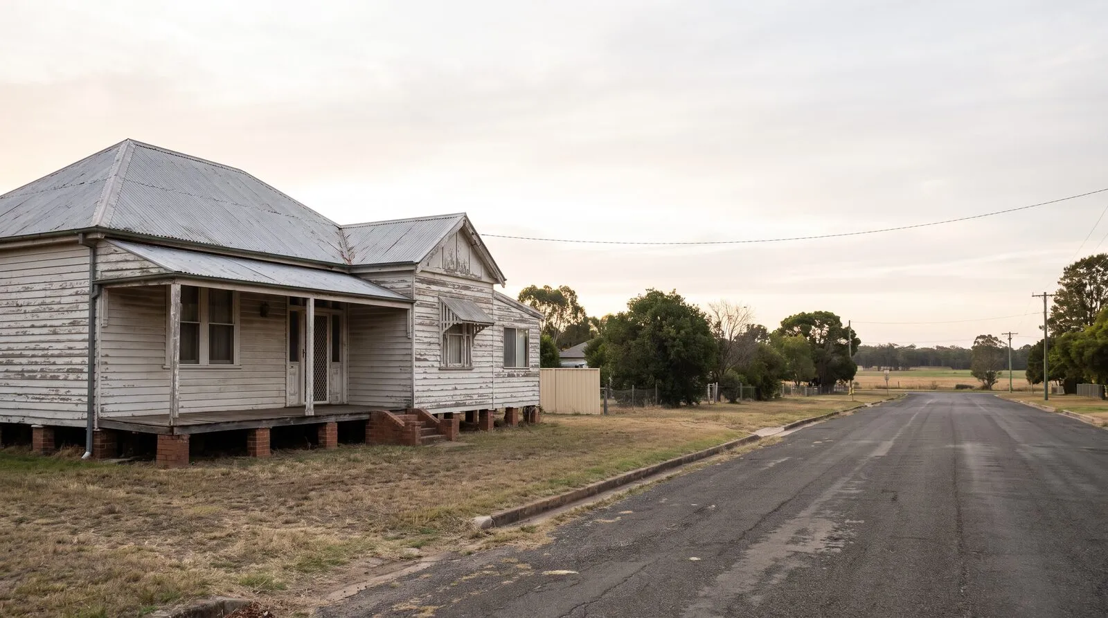 Weatherboard house on piers on the Maitland floodplain